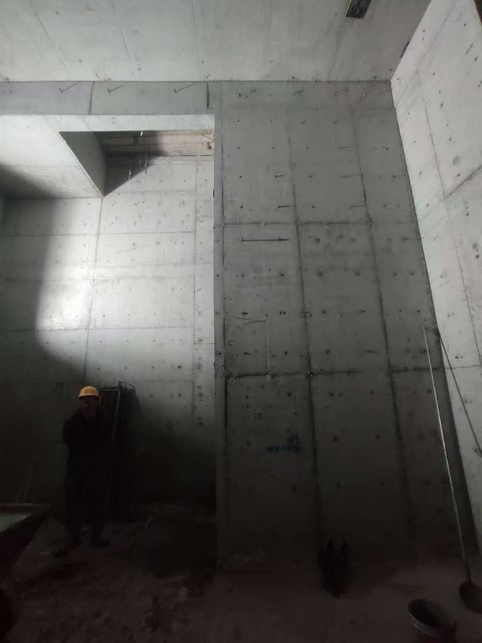 莲池墙上开槽钢筋断了有影响吗